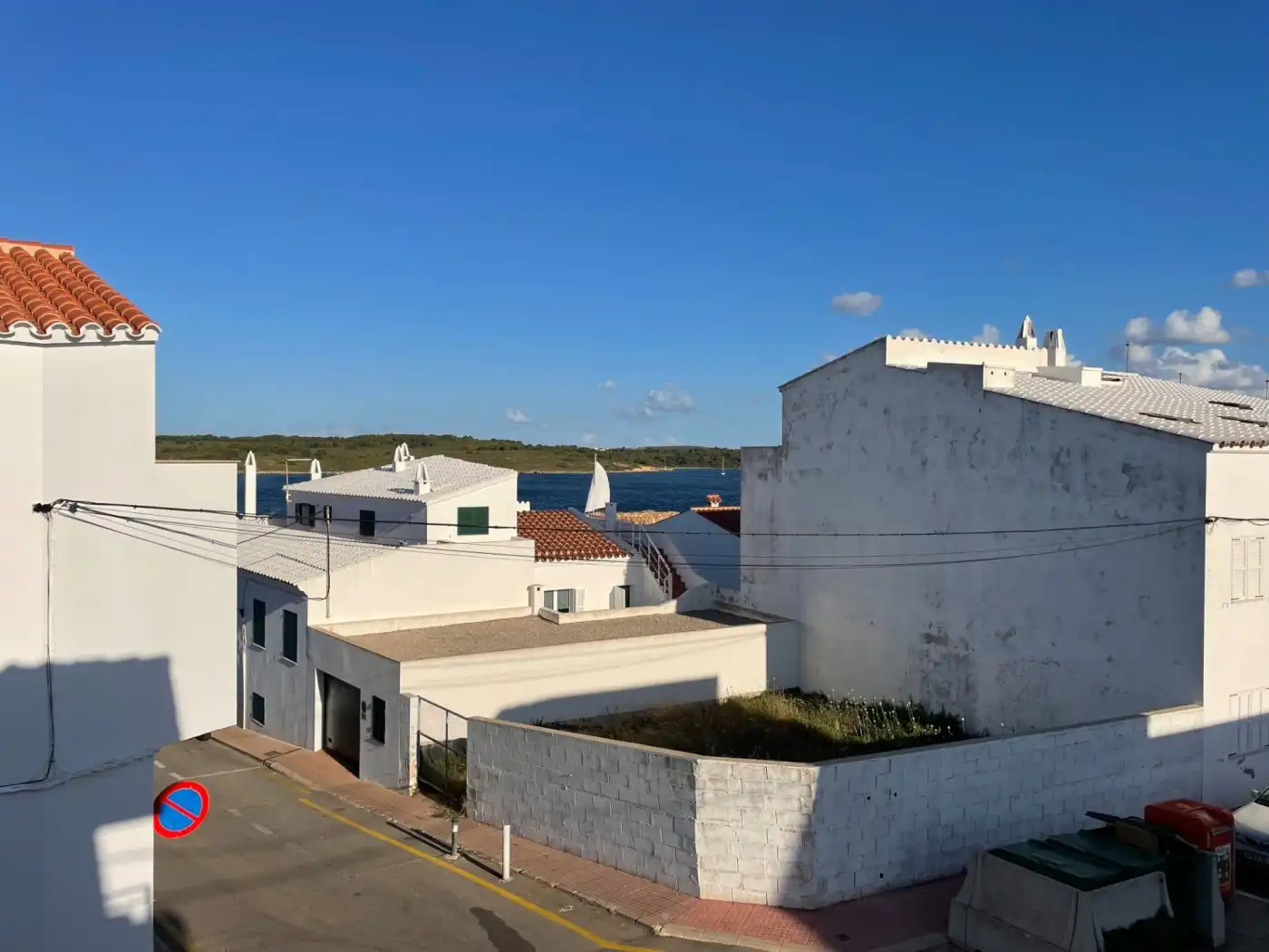 Vista exterior de Apartament en venda en Es Mercadal amb Terrassa, Piscina i Balcó