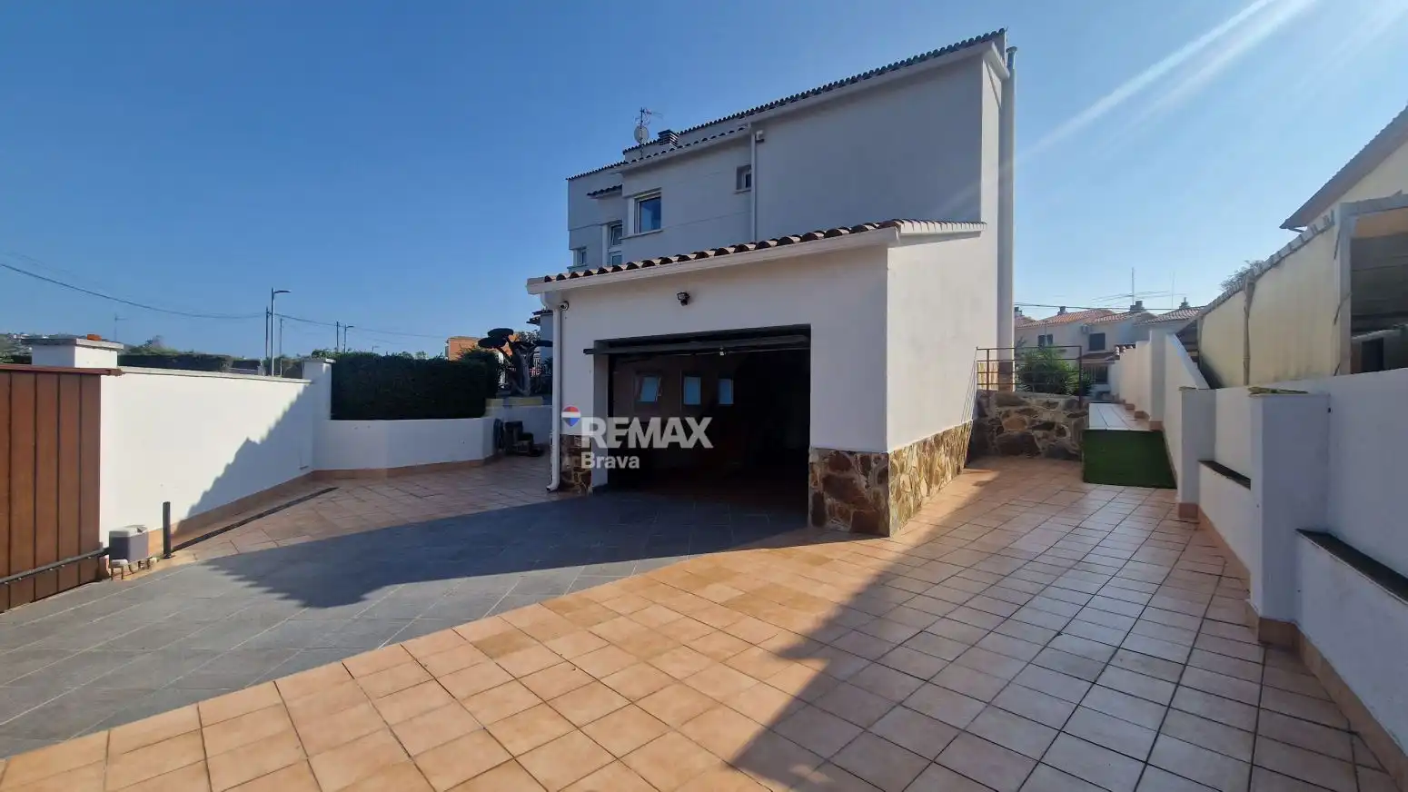 Exterior view of Houses for sale in Roses  with Air Conditioner, Private garden and Parquet flooring