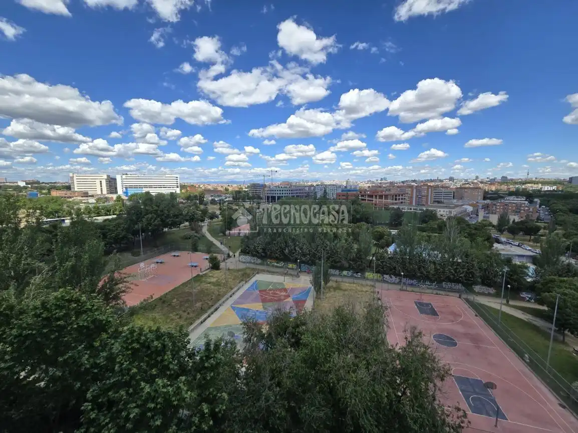 Vista exterior de Piso en venta en  Madrid Capital con Aire acondicionado, Calefacción y Terraza