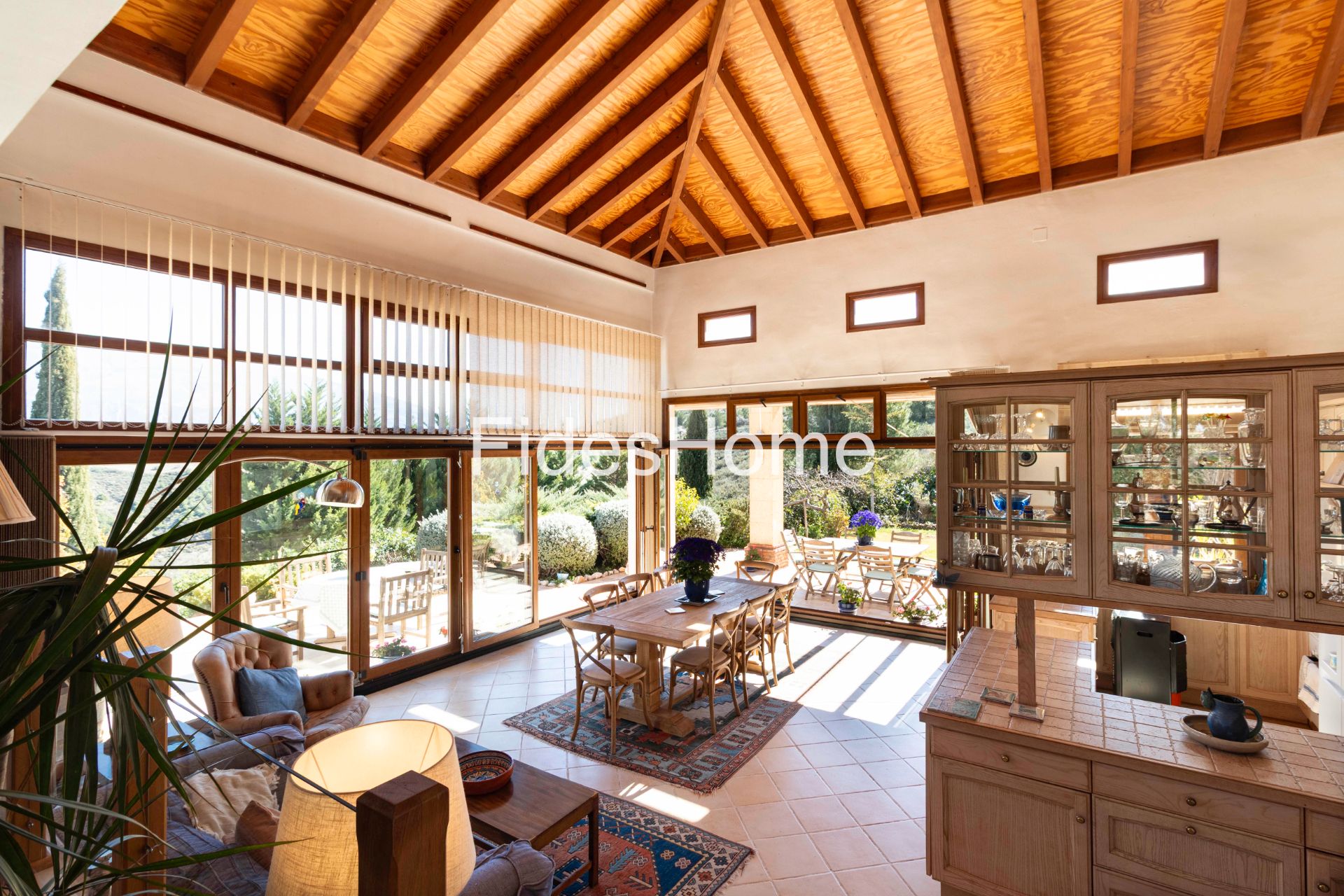 Sala d'estar de Finca rústica en venda en Villamena amb Aire condicionat, Calefacció i Jardí privat