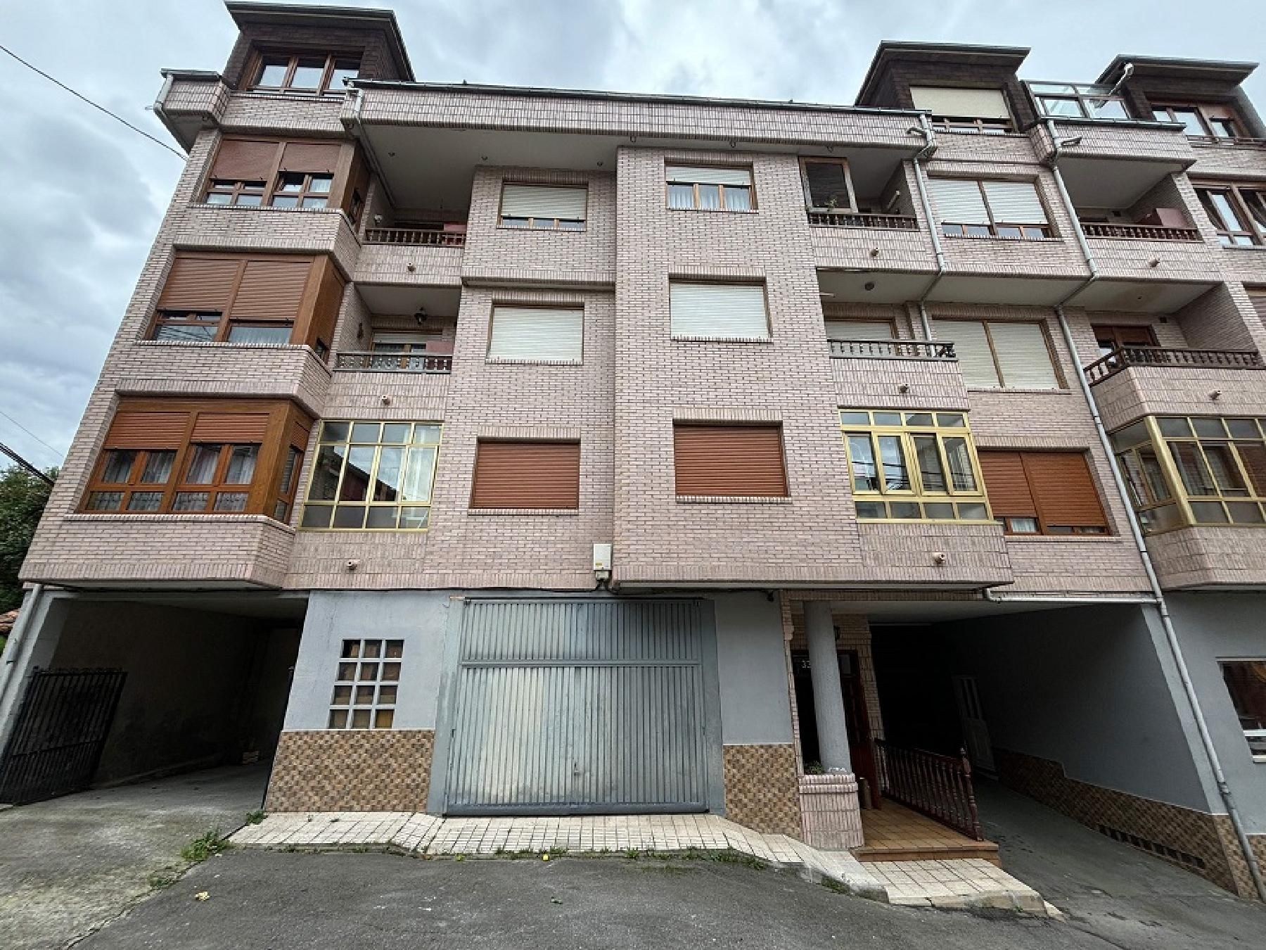 Premises for sale in Aller
