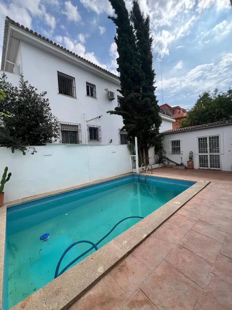 Schwimmbecken von Haus oder Chalet zur Miete in Sevilla mit Klimaanlage, Heizung und Privatgarten
