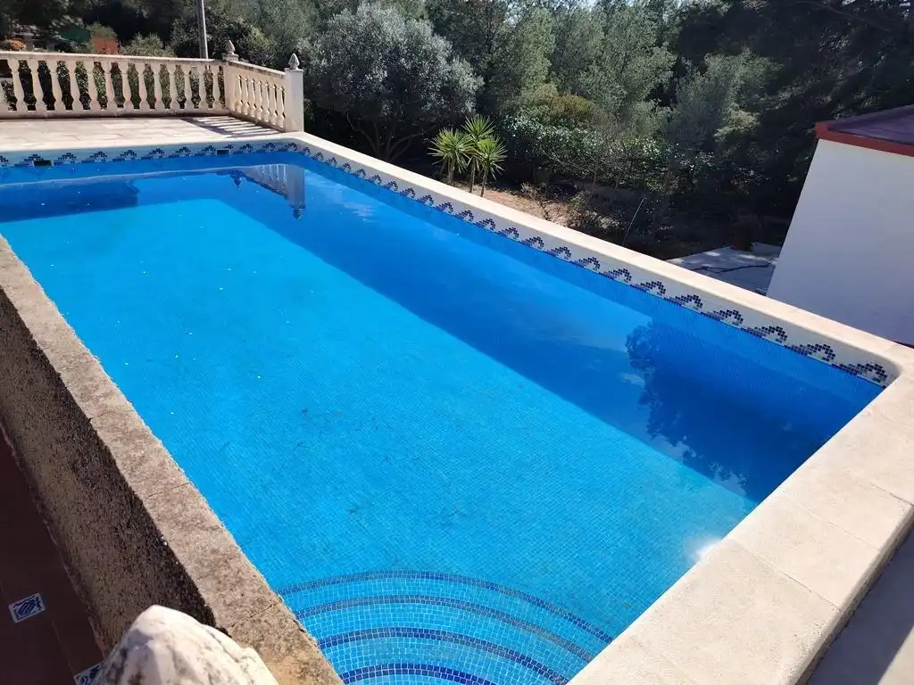 Schwimmbecken von Haus oder Chalet zur Miete in Olocau mit Möbliert