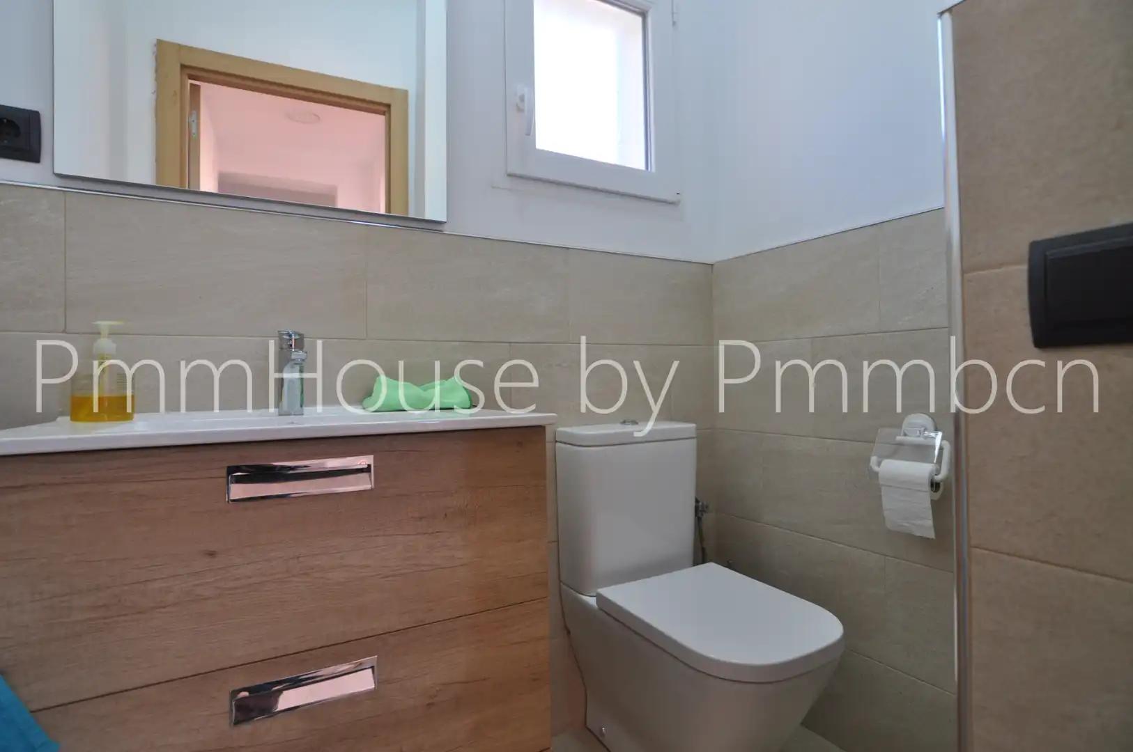 Badezimmer von Gebäude zum Verkauf in Gavà