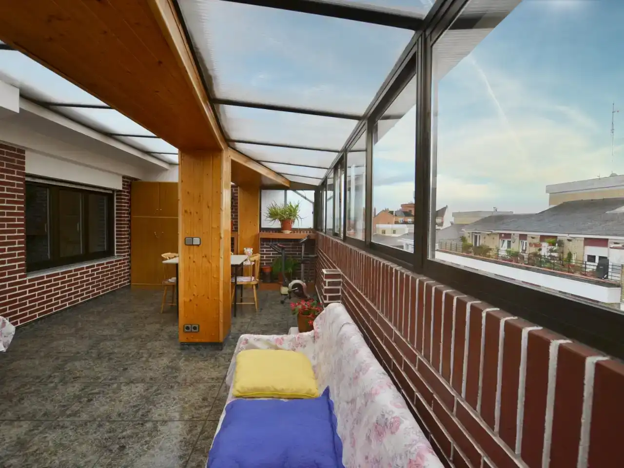 Terrassa de Àtic en venda en Oviedo  amb Parquet, Traster i Moblat