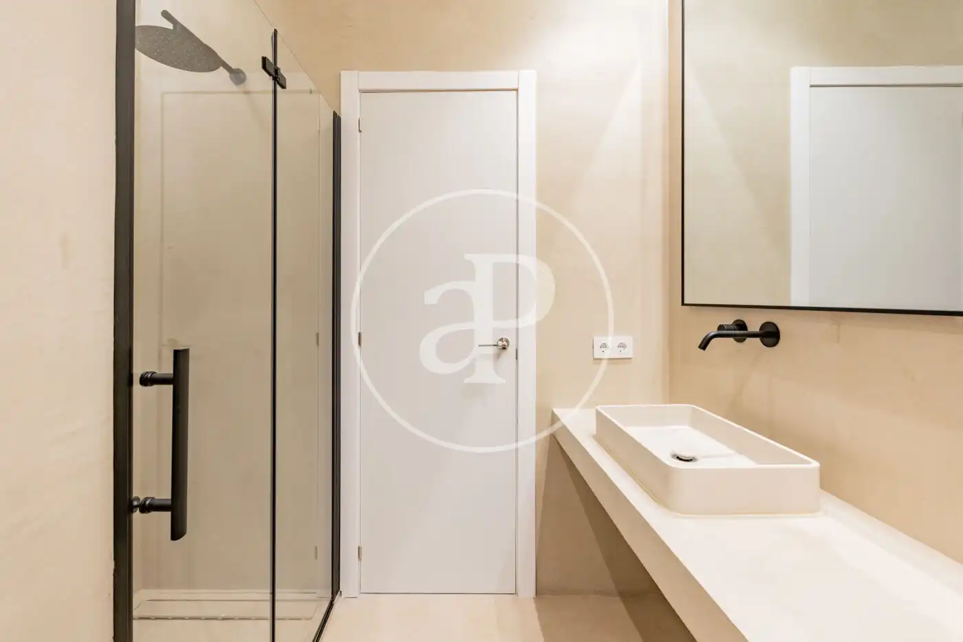 Bathroom of Flat for sale in Madrid  with Air Conditioner, Heating and Terrace