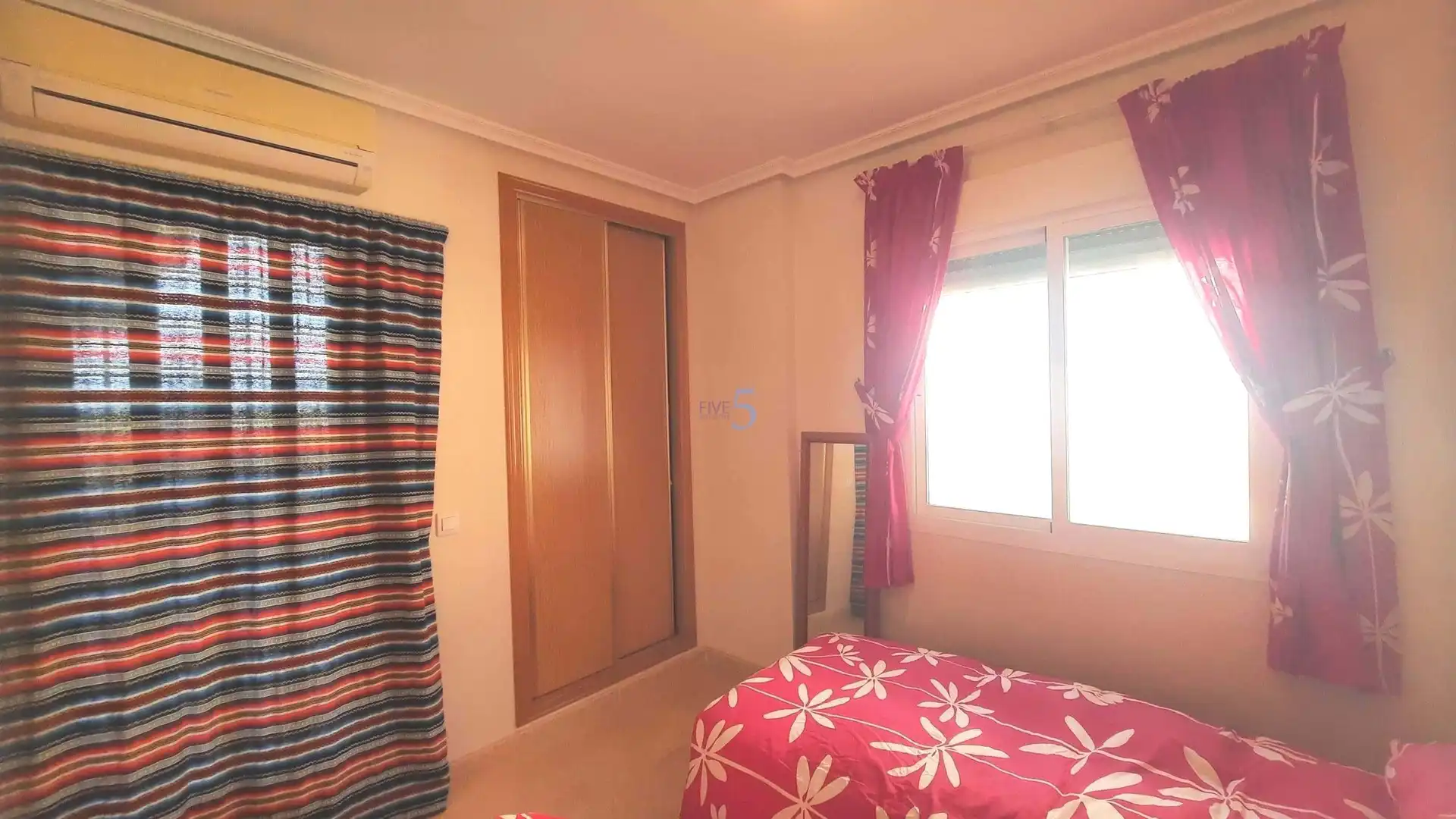 Habitación de Casa adosada en venta en Murcia con Aire acondicionado, Piscina y Amueblado