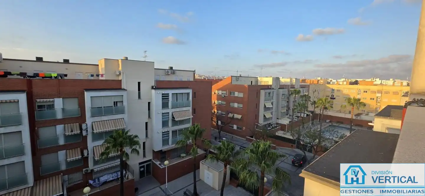 Vista exterior de Piso en venta en Manises con Aire acondicionado, Calefacción y Trastero