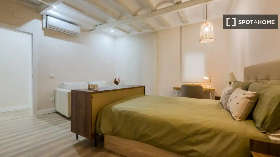 Bedroom of Flat for rent in Barcelona  with Air Conditioner, Heating and Furnished