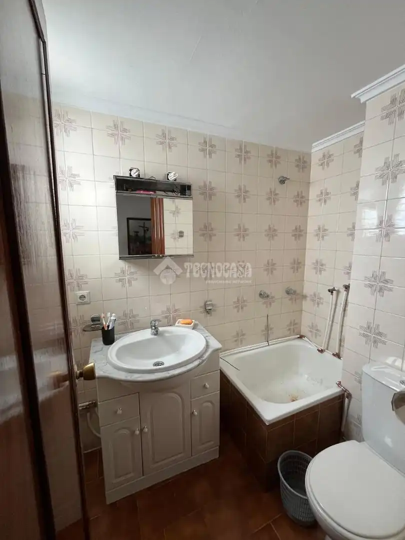 Baño de Piso en venta en Sevilla con Calefacción, Terraza y Amueblado