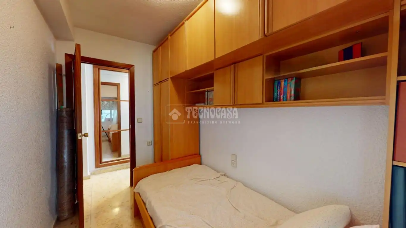 Bedroom of Flat for sale in Valencia  with Air Conditioner and Balcony
