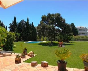 Jardí de Casa adosada de lloguer en Marbella amb Terrassa