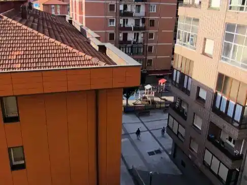 Vista exterior de Piso en venta en Uribarri