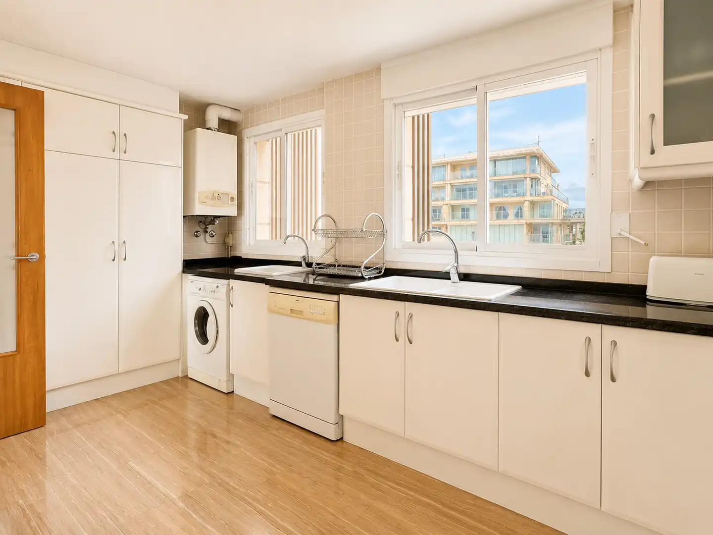 Cocina de Apartamento en venta en Calpe / Calp con Aire acondicionado, Calefacción y Jardín privado