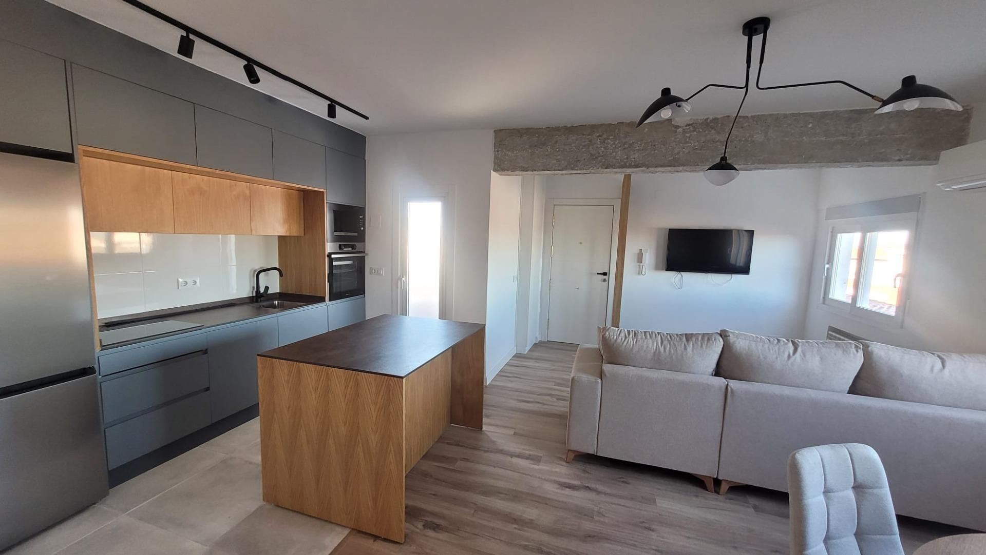 Cuina de Àtic de lloguer en Cáceres Capital amb Aire condicionat