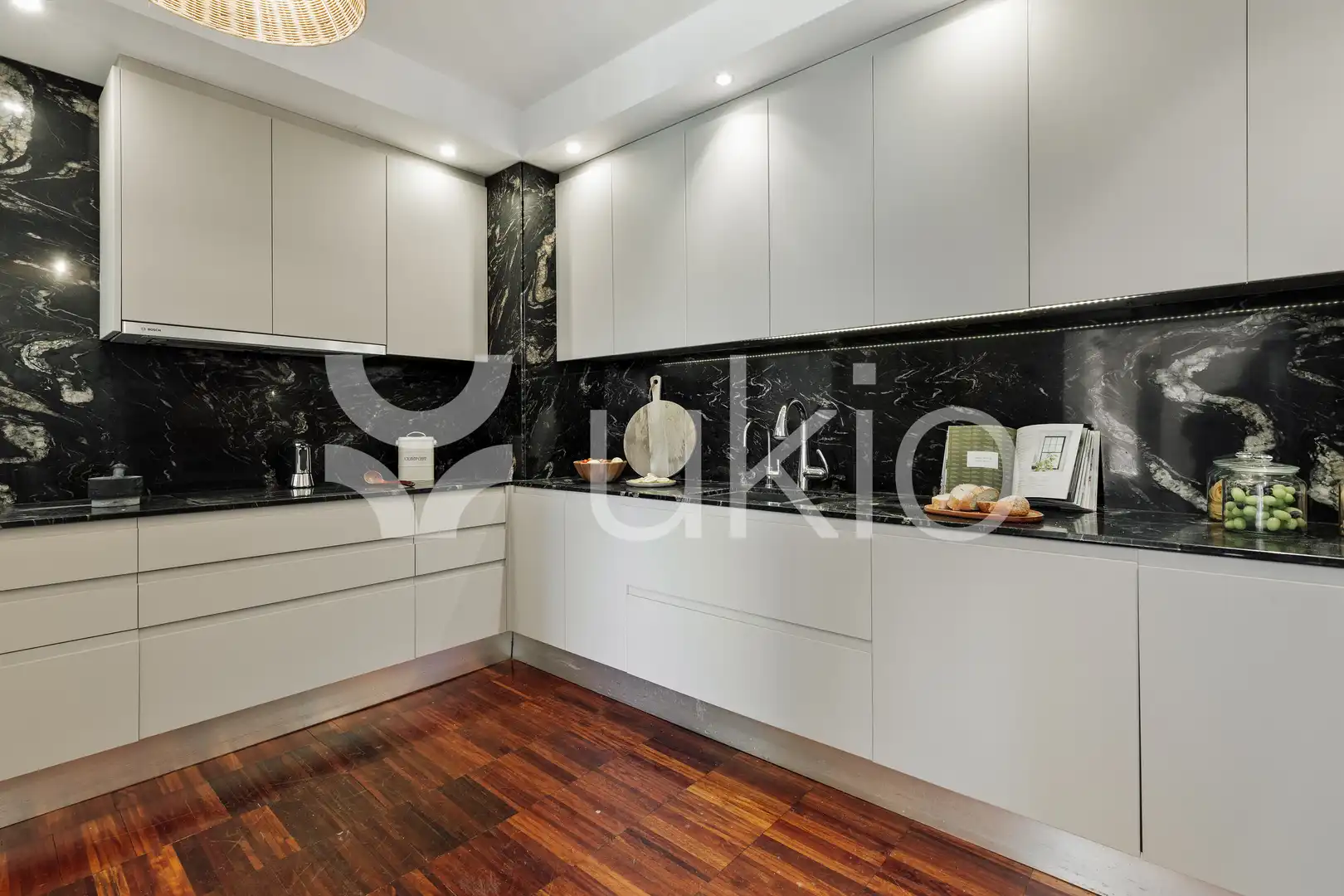 Cocina de Apartamento de alquiler en Barcelona con Aire acondicionado, Calefacción y Terraza