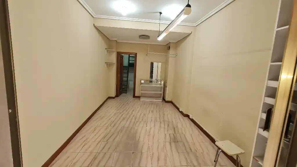 Local commercial à vendre à Avenida de la Paz, imagen 3