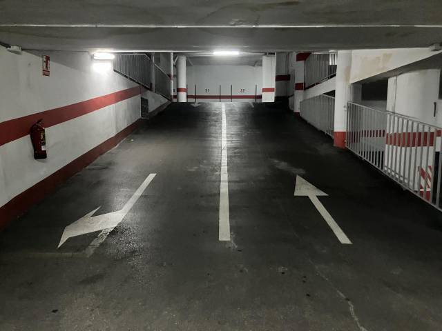 Garaje en Alquiler en De Cesáreo Alierta en Paseo Constitución - Las Damas