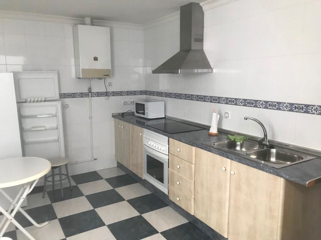 Cuina de Pis en venda en Ciudad Real Capital amb Calefacció, Moblat i Forn