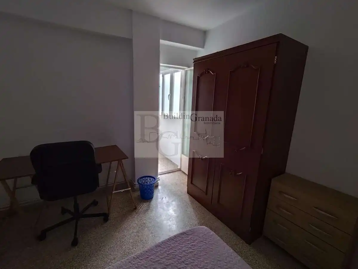Dormitori de Pis de lloguer en Granada amb Calefacció, Terrassa i Moblat