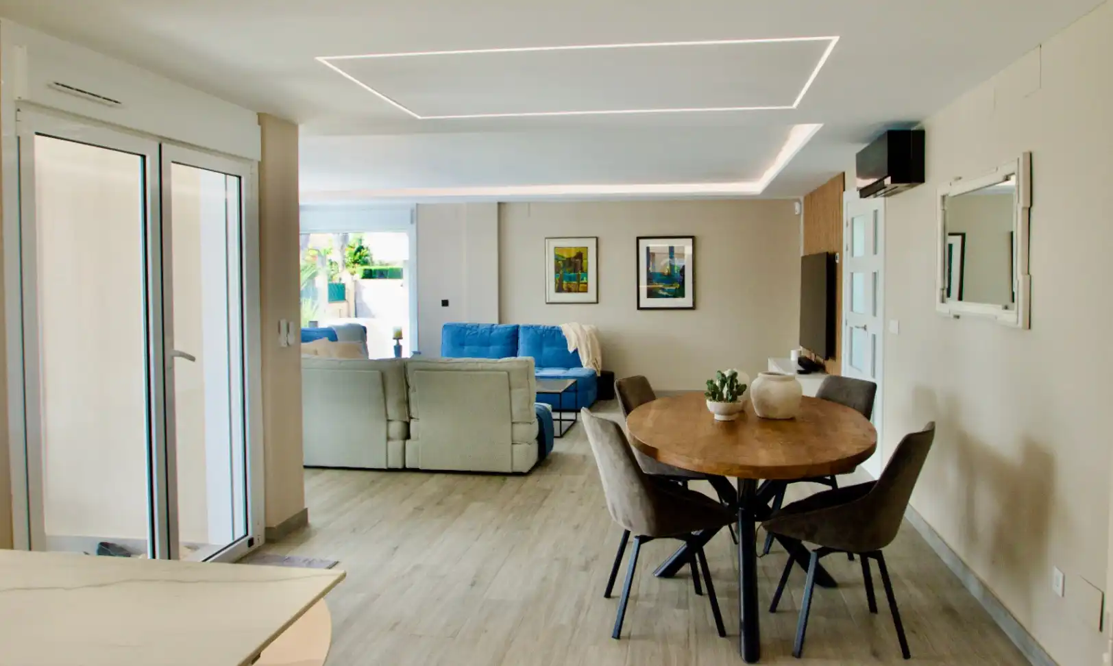Sala d'estar de Casa o xalet en venda en L'Alfàs del Pi amb Aire condicionat, Calefacció i Jardí privat
