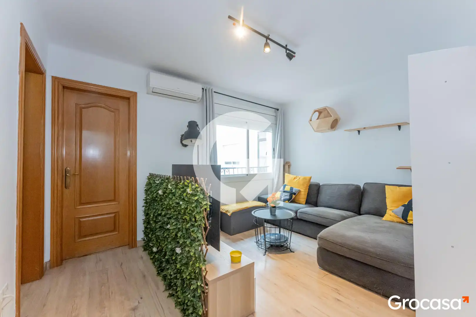 Sala d'estar de Pis en venda en Cornellà de Llobregat amb Aire condicionat