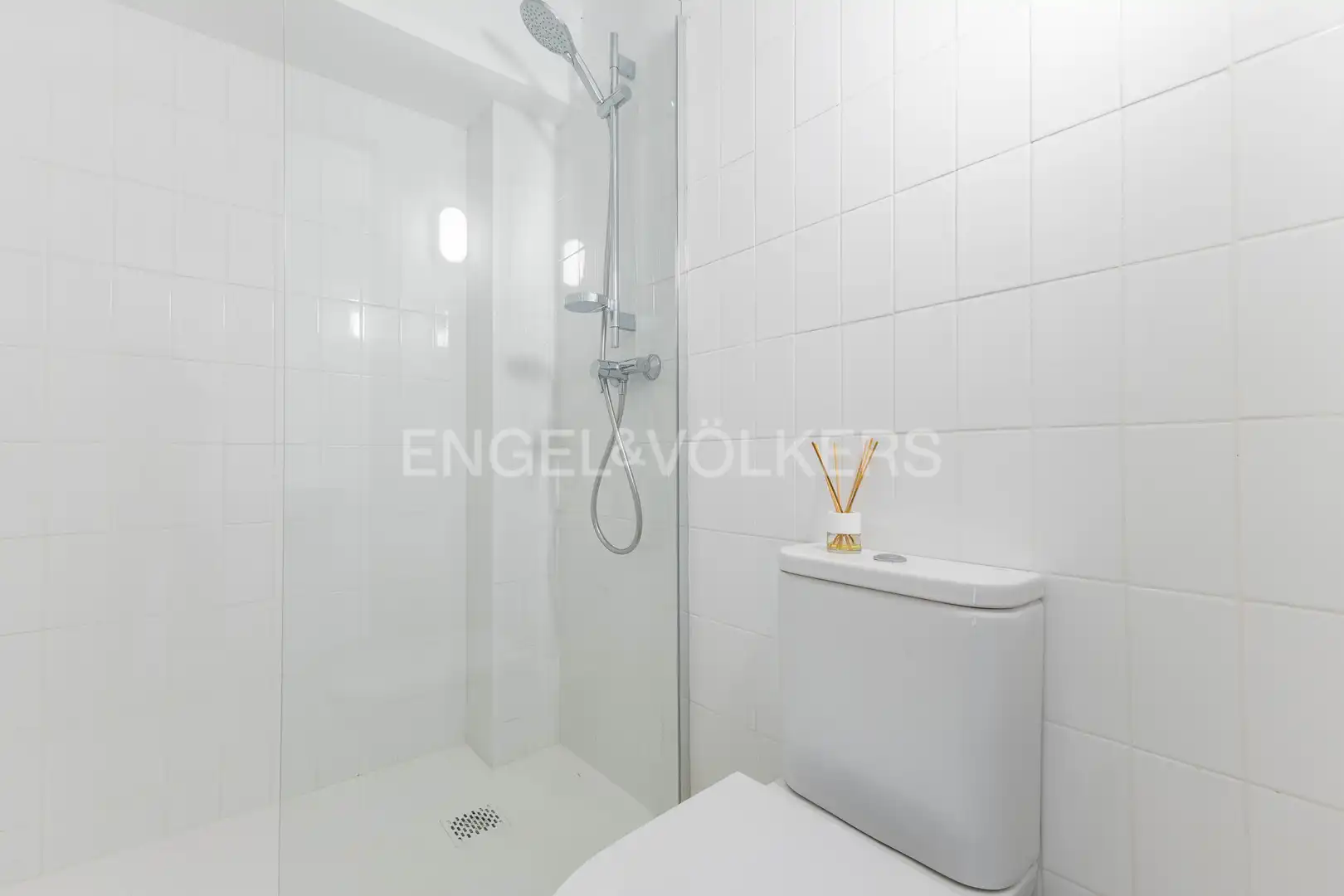 Badezimmer von Wohnung zum Verkauf in Barcelona mit Klimaanlage, Heizung und Abstellraum