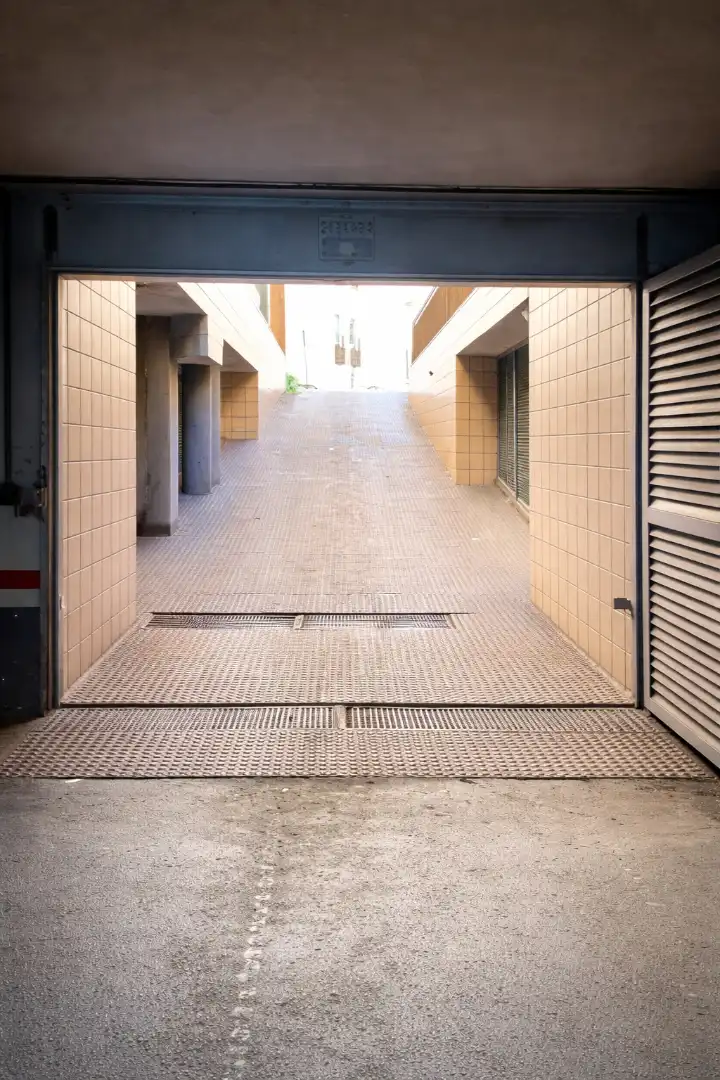 Vista exterior de Garatge en venda en El Ejido amb Alarma