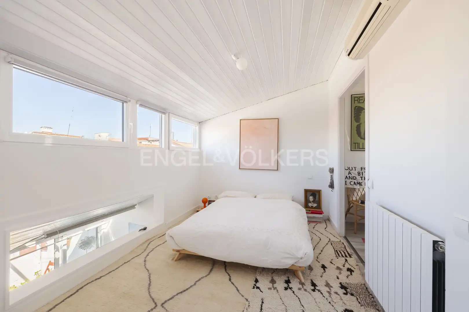 Schlafzimmer von Dachboden zum Verkauf in Madrid mit Klimaanlage, Heizung und Parkett
