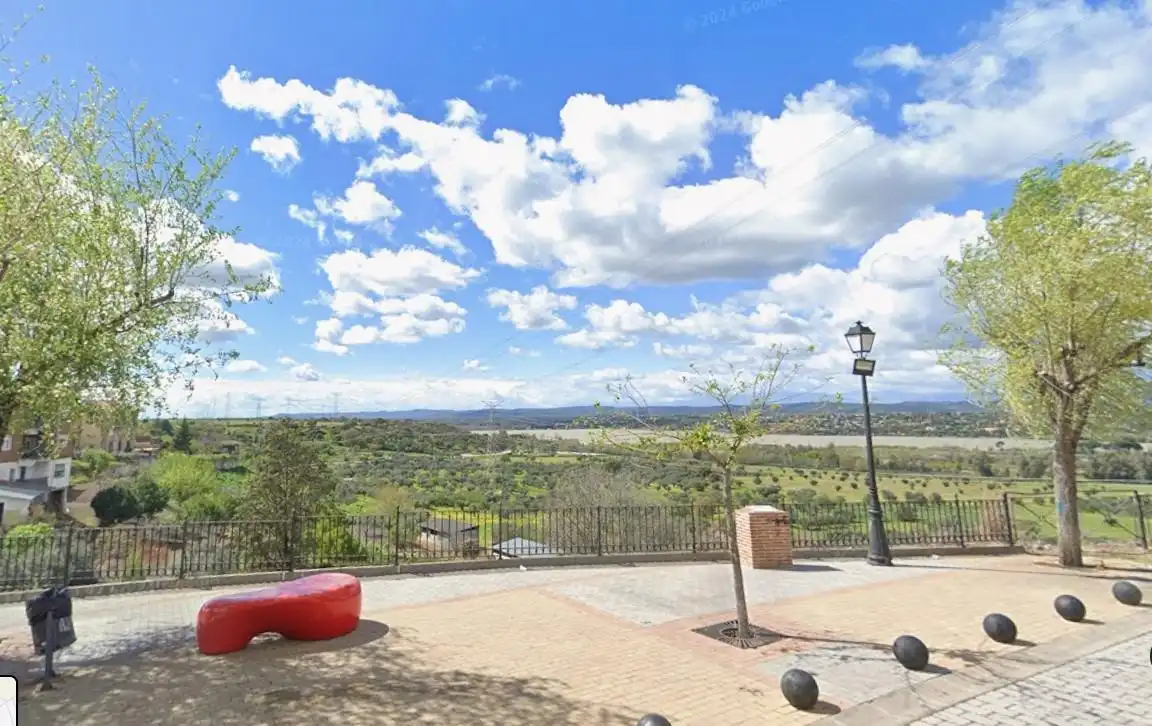 Adossat amb jardí en venda a Cazalegas
