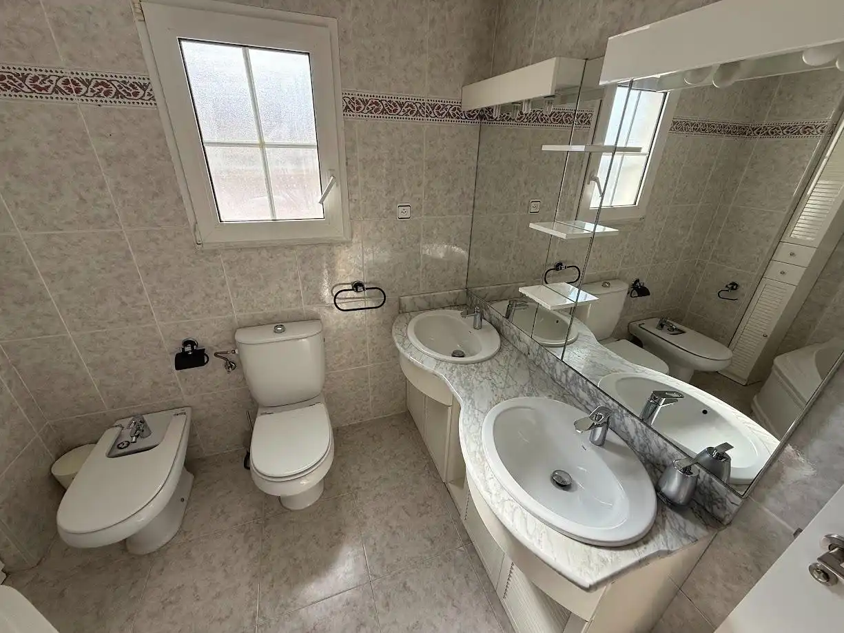Baño de Piso en venta en Mislata con Aire acondicionado, Calefacción y Balcón