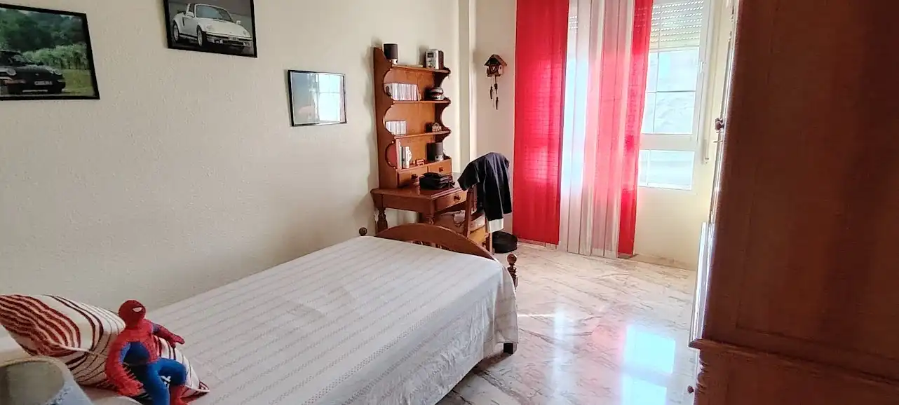 Dormitori de Casa o xalet en venda en Linares amb Aire condicionat, Calefacció i Jardí privat
