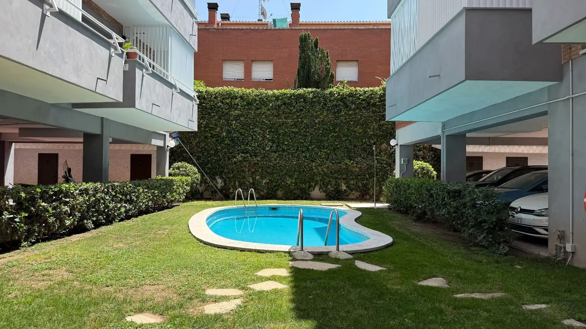 Piscina de Pis en venda en Sant Just Desvern amb Calefacció, Traster i Piscina comunitària