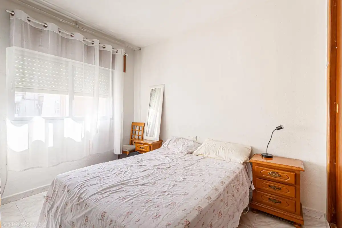 Schlafzimmer von Einfamilien-Reihenhaus zum Verkauf in Paracuellos de Jarama mit Klimaanlage, Heizung und Privatgarten
