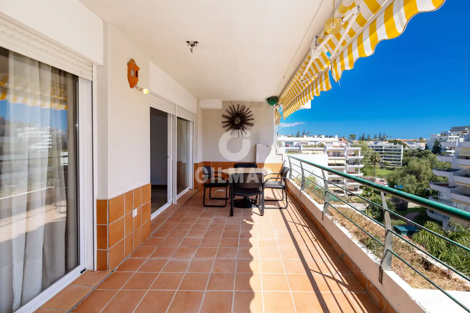 Vista exterior de Dúplex en venda en Marbella amb Piscina i Balcó