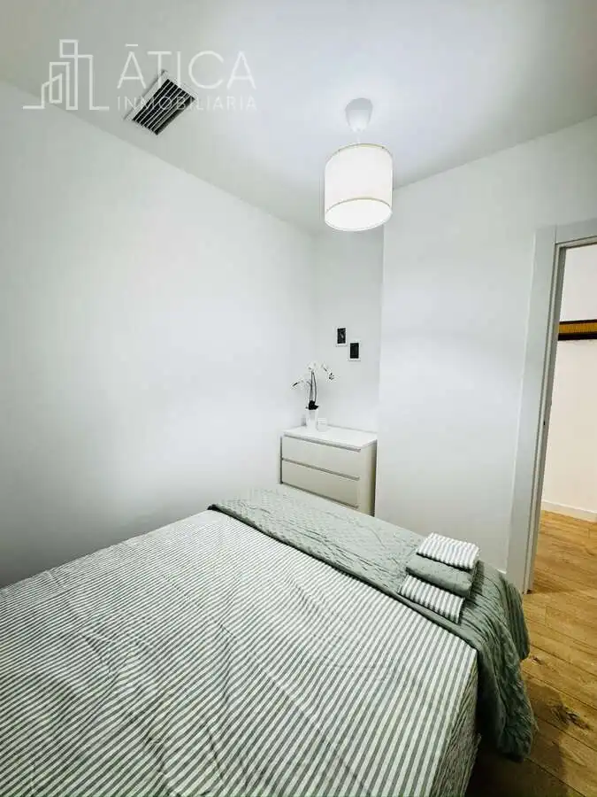 Dormitori de Apartament de lloguer en Salamanca amb Aire condicionat, Calefacció i Moblat