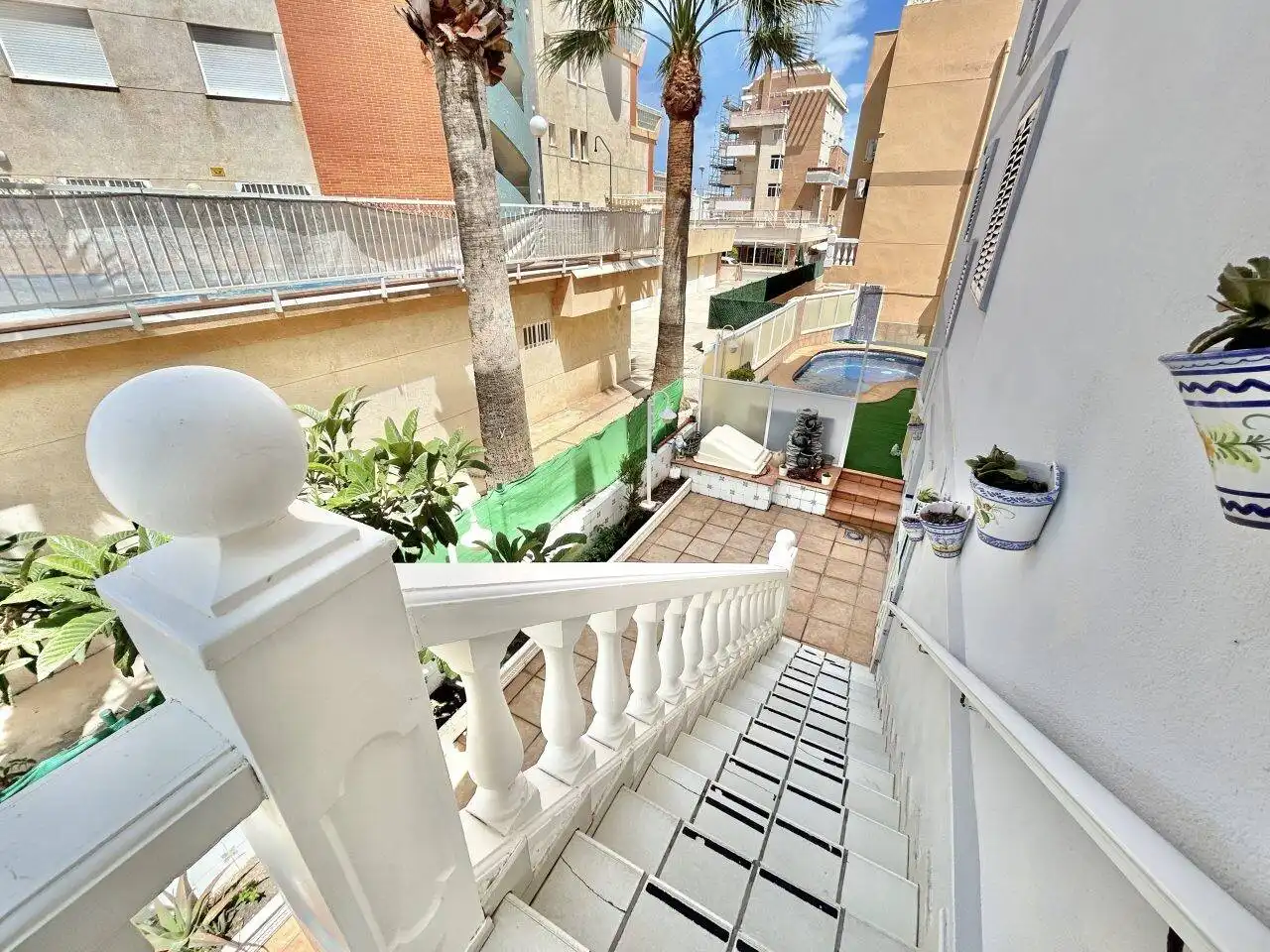 Vista exterior de Casa adosada en venda en Oliva amb Aire condicionat, Calefacció i Jardí privat