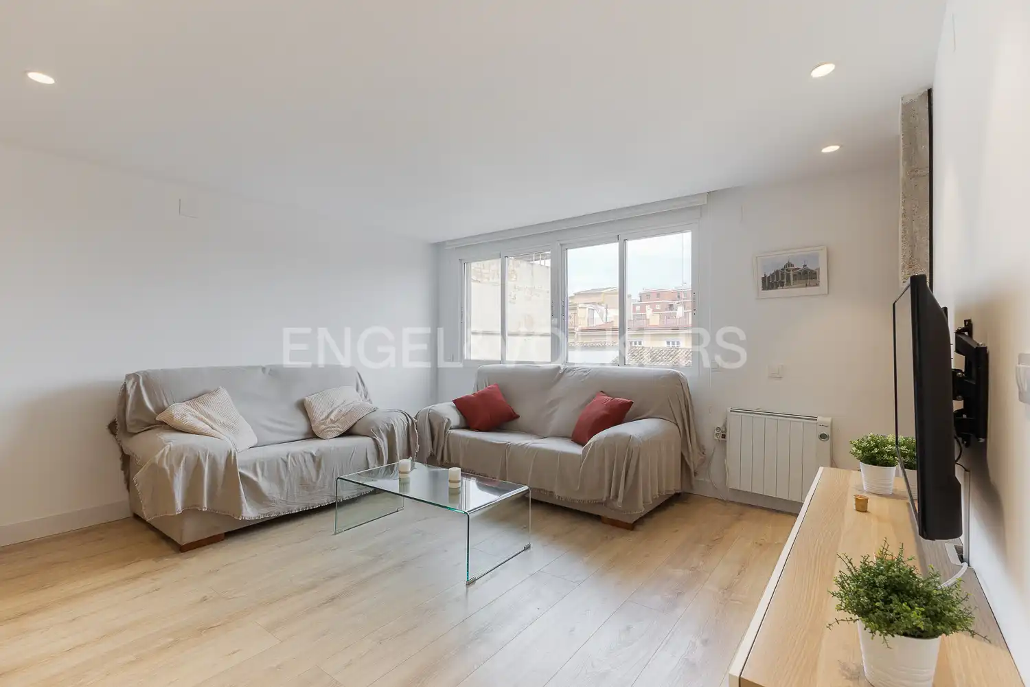 Exterior view of Flat for rent in Valencia  with Air Conditioner, Heating and Storage room