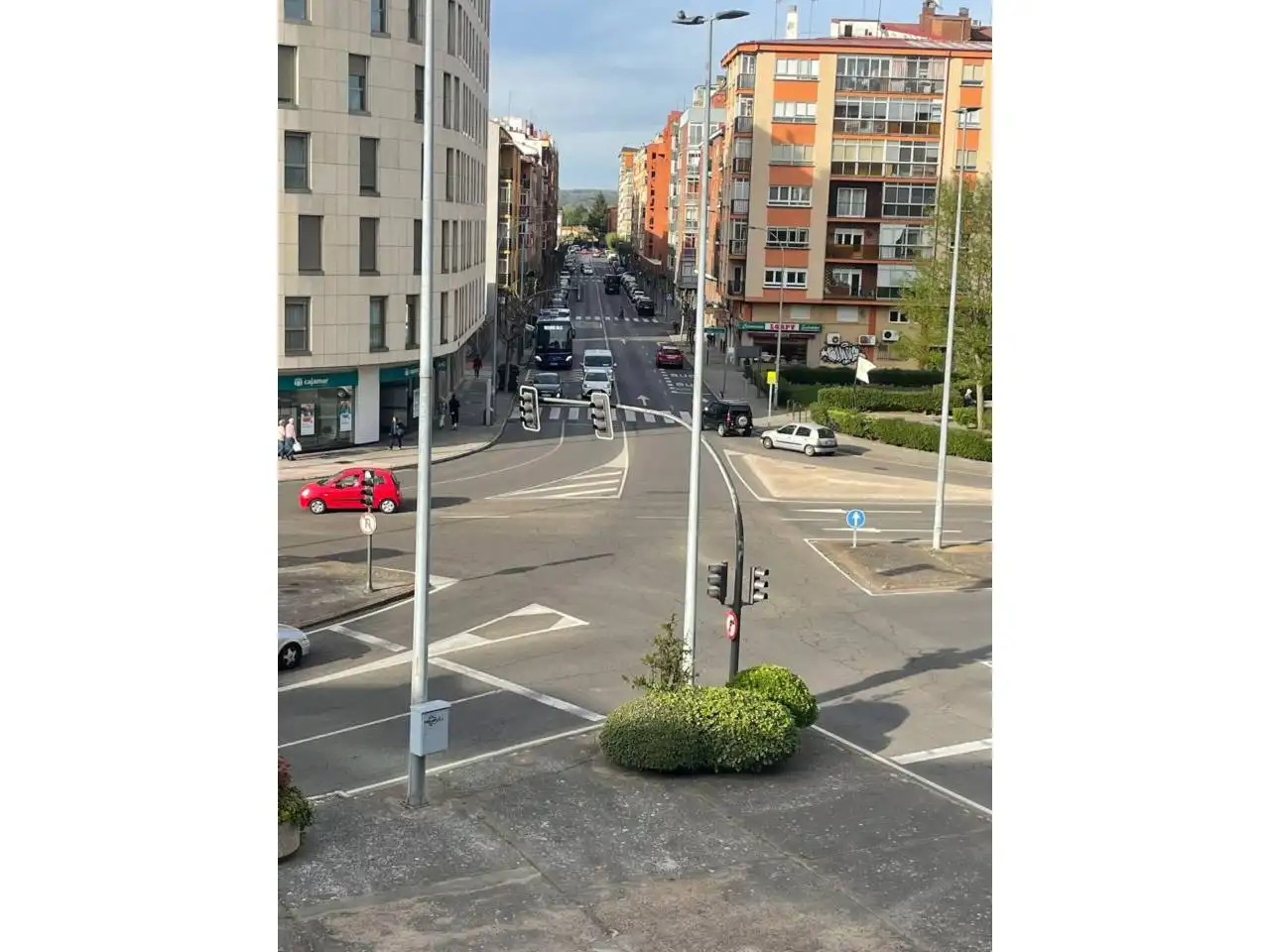 Vista exterior de Piso en venta en León Capital  con Calefacción, Terraza y Trastero