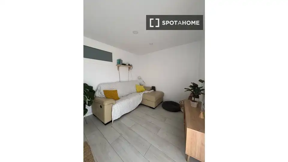 Living room of Flat for share in El Masnou  with Air Conditioner, Heating and Furnished