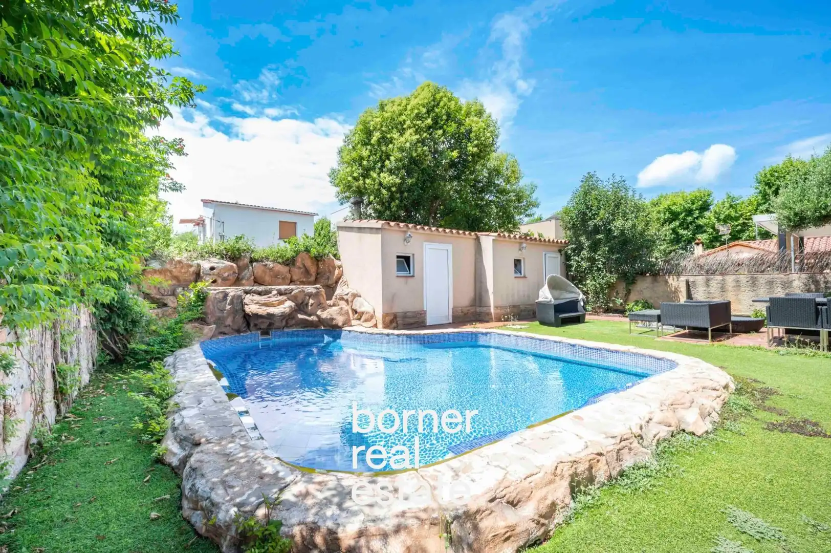 Vista exterior de Casa o xalet en venda en Sant Cugat del Vallès amb Aire condicionat, Calefacció i Jardí privat