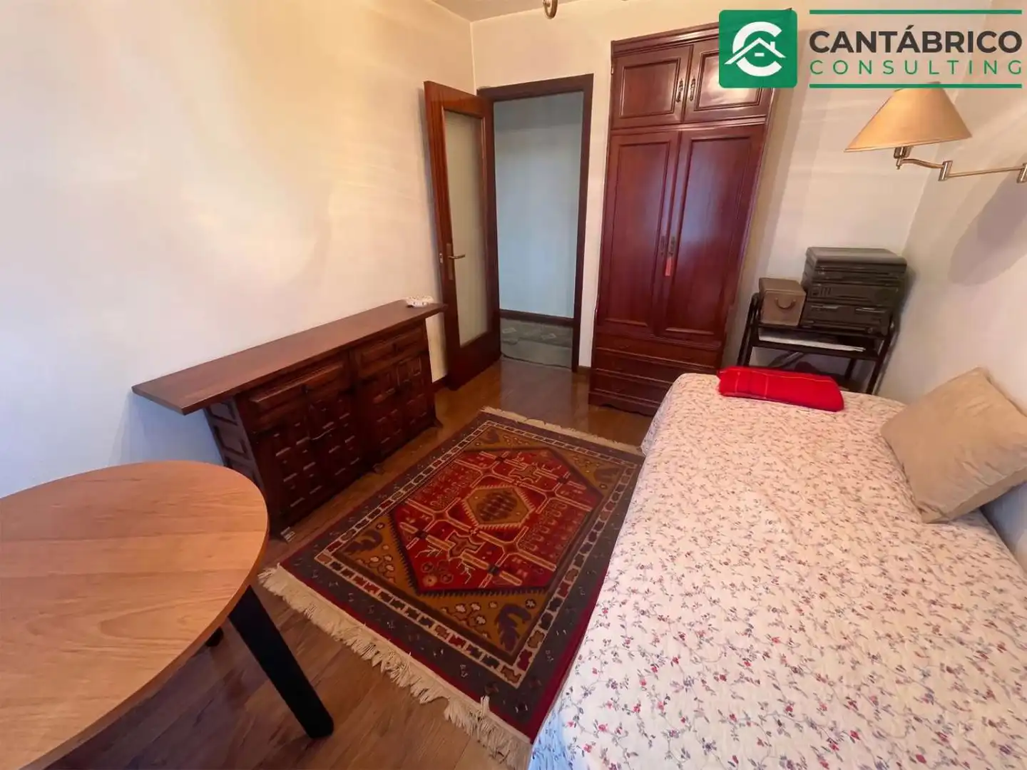 Bedroom of Flat for sale in Gijón   with Heating, Parquet flooring and Furnished