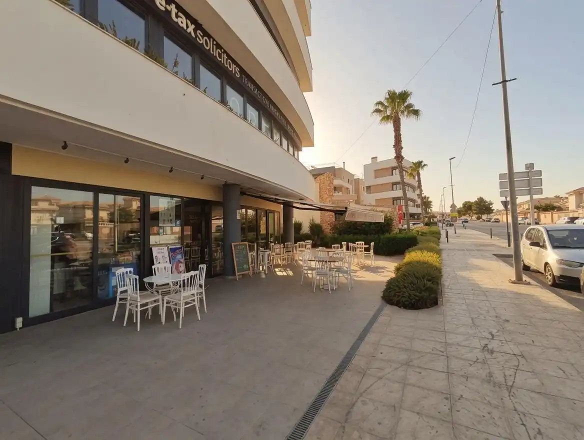 Local en traspaso en Orihuela con Terraza y Amueblado
