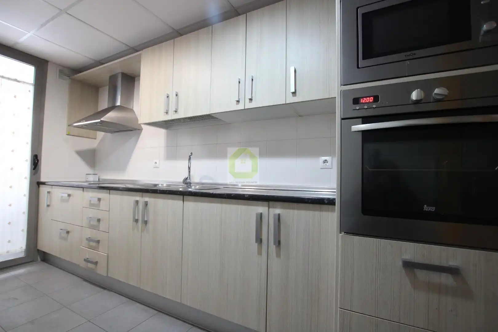 Kitchen of Flat for share in Armilla  with Storage room and Furnished