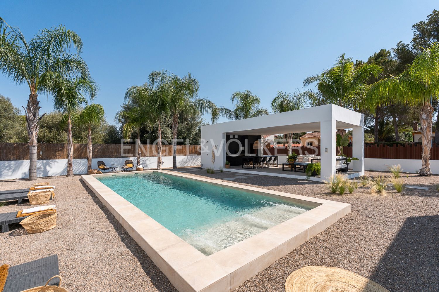 Piscina de Casa o xalet en venda en La Pobla de Vallbona amb Aire condicionat, Calefacció i Jardí privat
