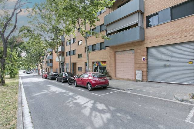 Local comercial en Venta en AV Ferrer I Domingo en Can Fatjó - Sant Jordi Park - Plana del Castell