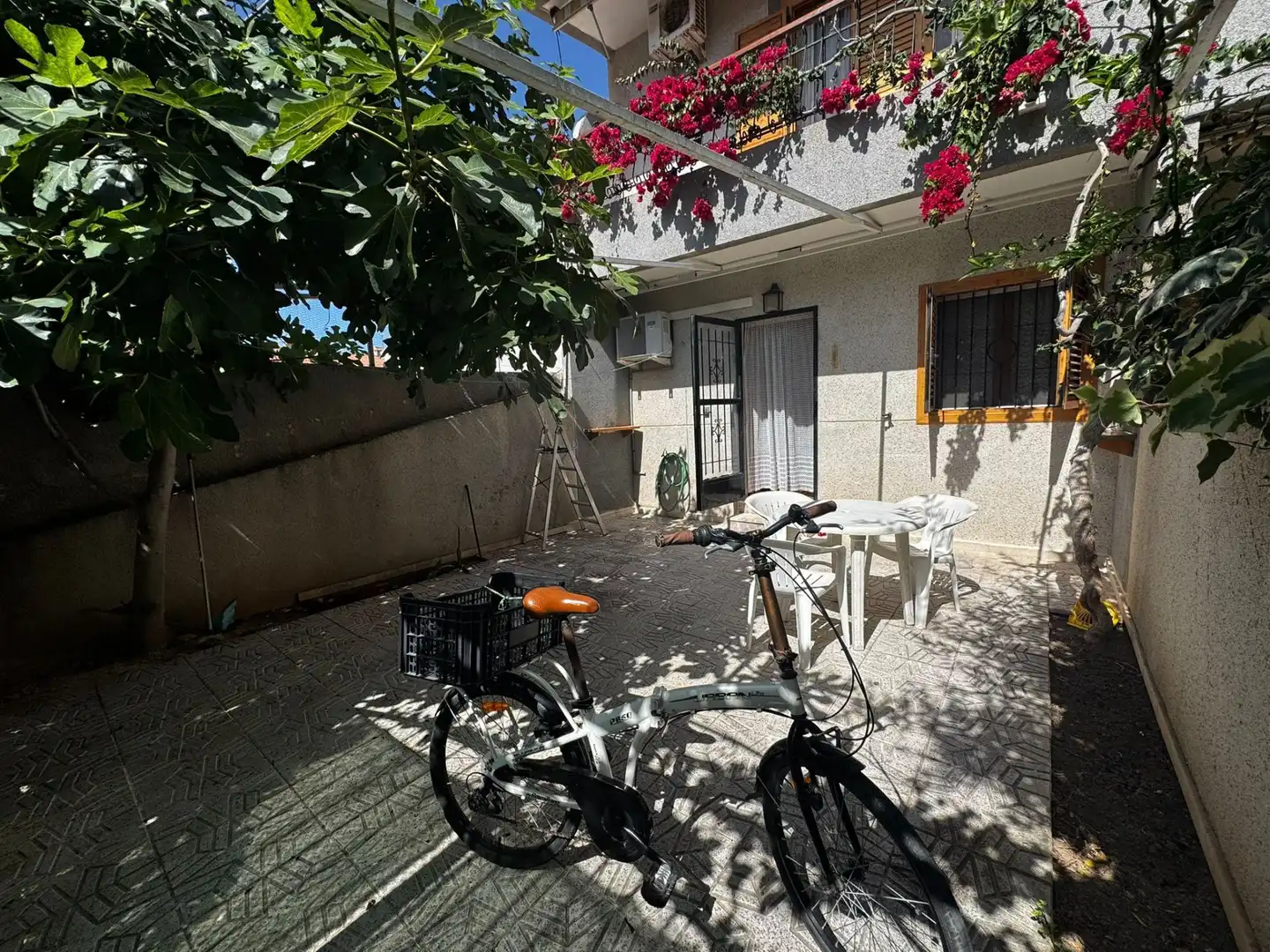 Vista exterior de Dúplex en venta en San Pedro del Pinatar con Aire acondicionado, Jardín privado y Terraza