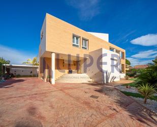 Vista exterior de Casa o xalet en venda en San Vicente del Raspeig / Sant Vicent del Raspeig amb Aire condicionat, Calefacció i Terrassa