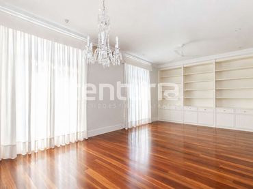 Ufficio con balcone in affitto a Avinguda del Marqués de Sotelo