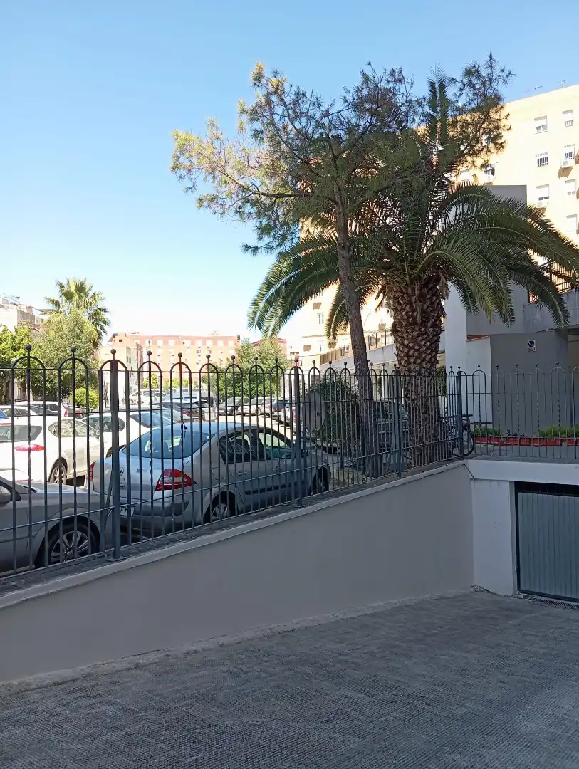 Exterior view of Flat for sale in Sevilla  with Air Conditioner, Private garden and Furnished